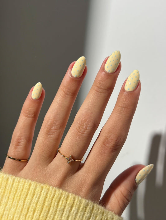 15 Cute and Creative Pastel Yellow Nail Ideas