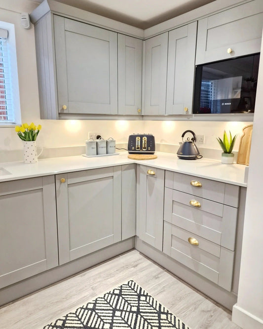 15 Refreshing Light Grey Kitchen Ideas with Natural Elements