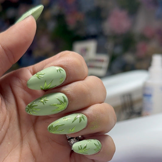 15 Glam Green Nail Ideas