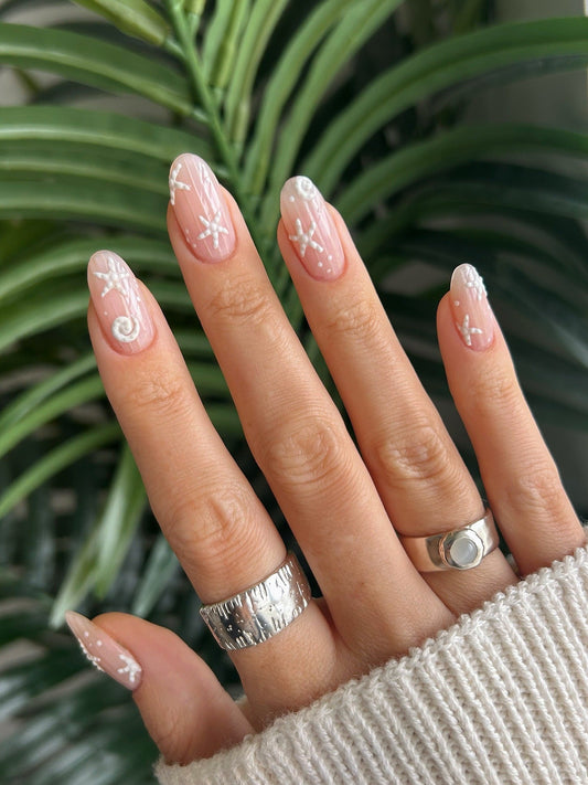 15 Cute & Trendy Simple Nail Ideas That Pop