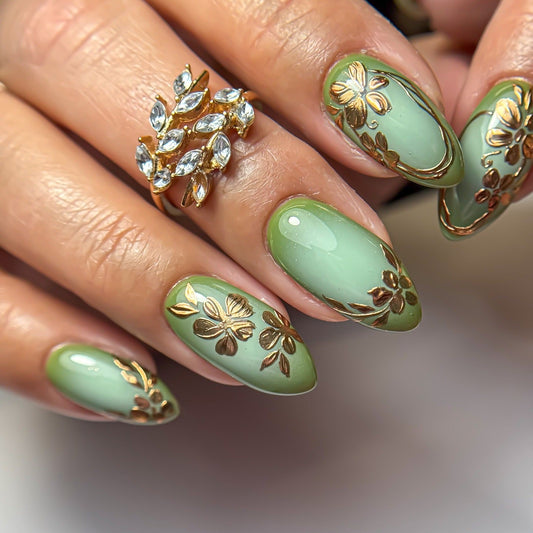 15 Trendy Green Christmas Nail Ideas for 2025