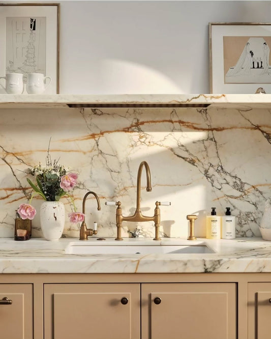 15 Sleek White & Gold Kitchen Ideas
