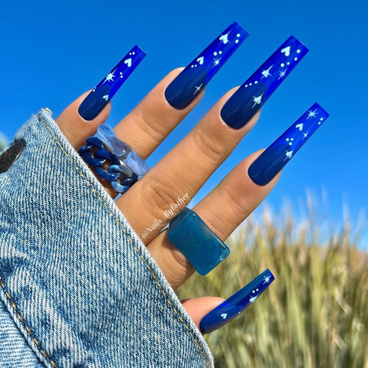 15 Stylish Blue and White Nail Ideas for a Chic Manicure