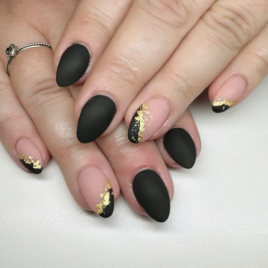 15 Short Black Nail Ideas That Nail Minimal Glam