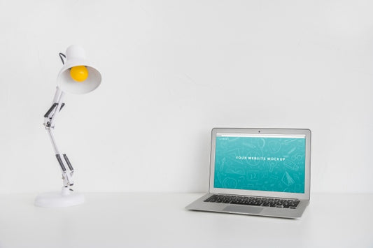 Free Laptop Mockup For Website Presentation With Back To School Concept Psd