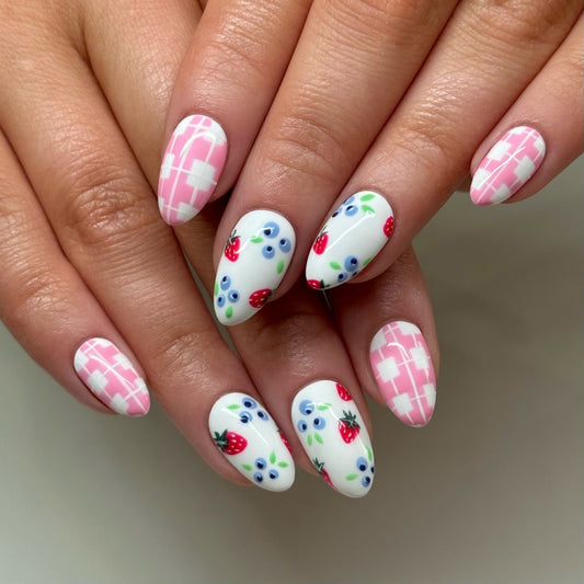 15 Stunning Holiday Nail Ideas for Every Vibe