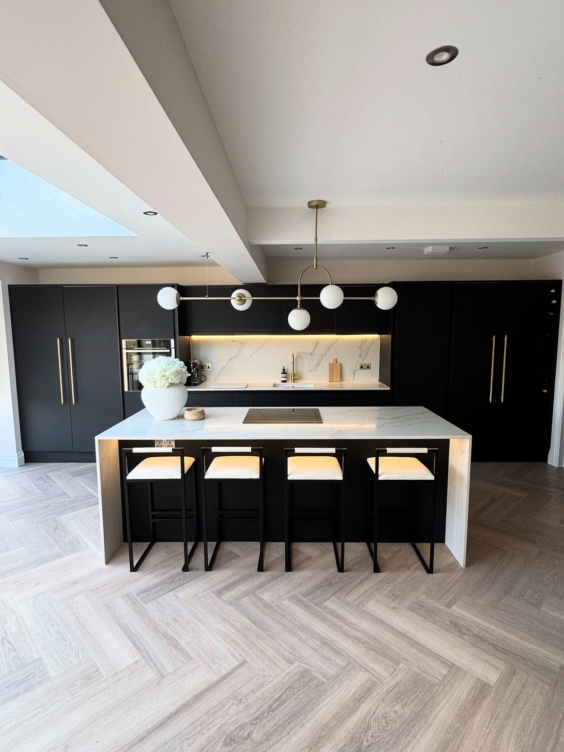 15 Elegant Gray and Black Kitchen Ideas for 2026