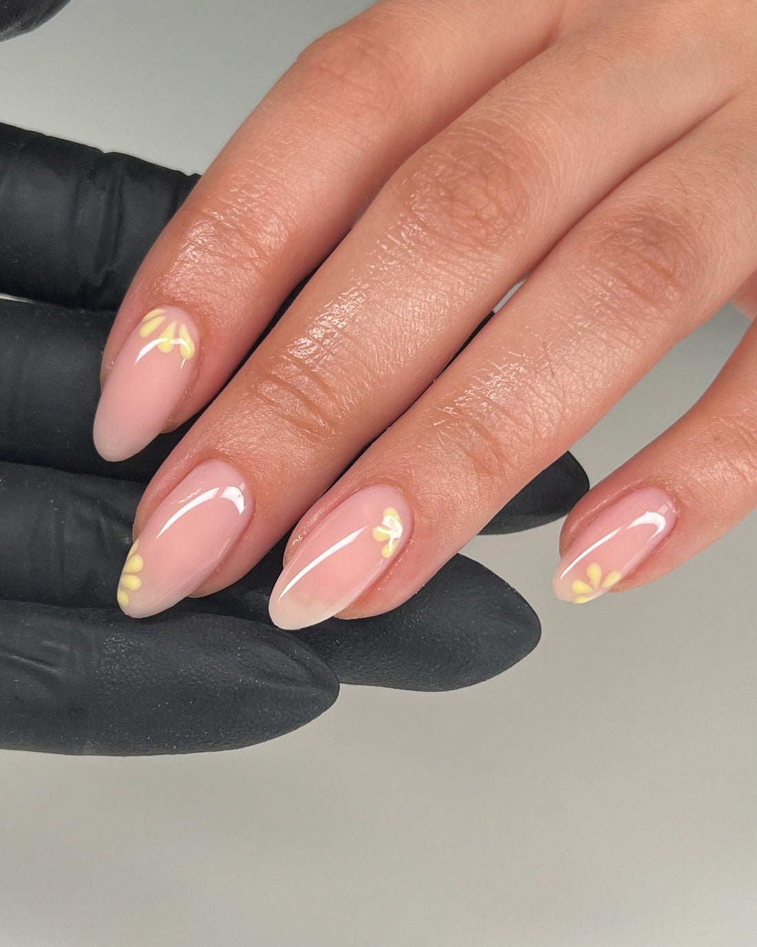 15 Simple Almond Nail Ideas for Easy Glam