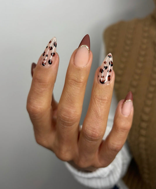 15 Edgy Almond Nail Ideas with Artistic Detail for 2026