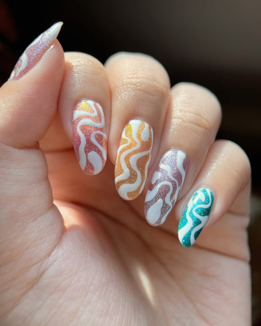 15 Gorgeous Swirl Nail Ideas That Pop