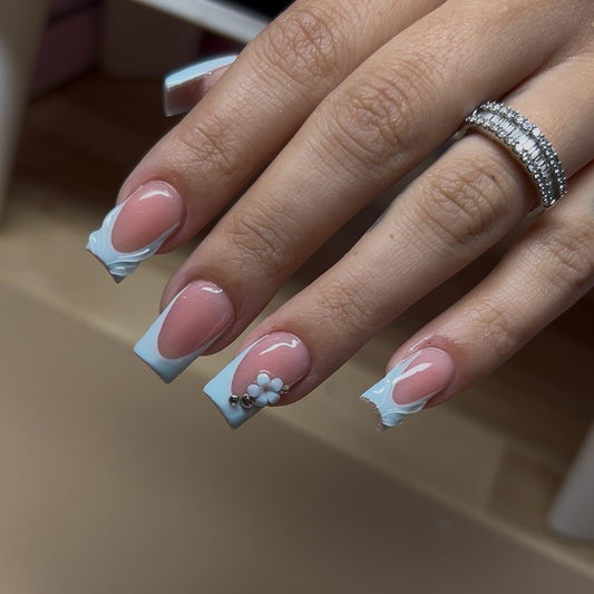 15 Must-See Blue and White Nail Ideas for 2025