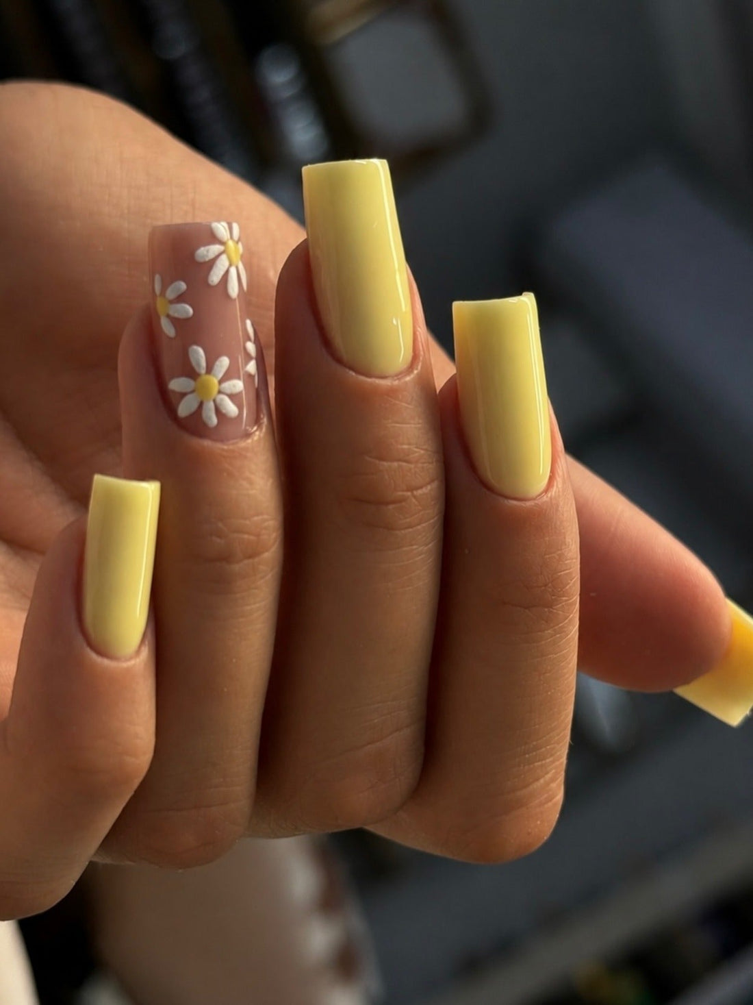 15 Modern Yellow and White Nails for 2026