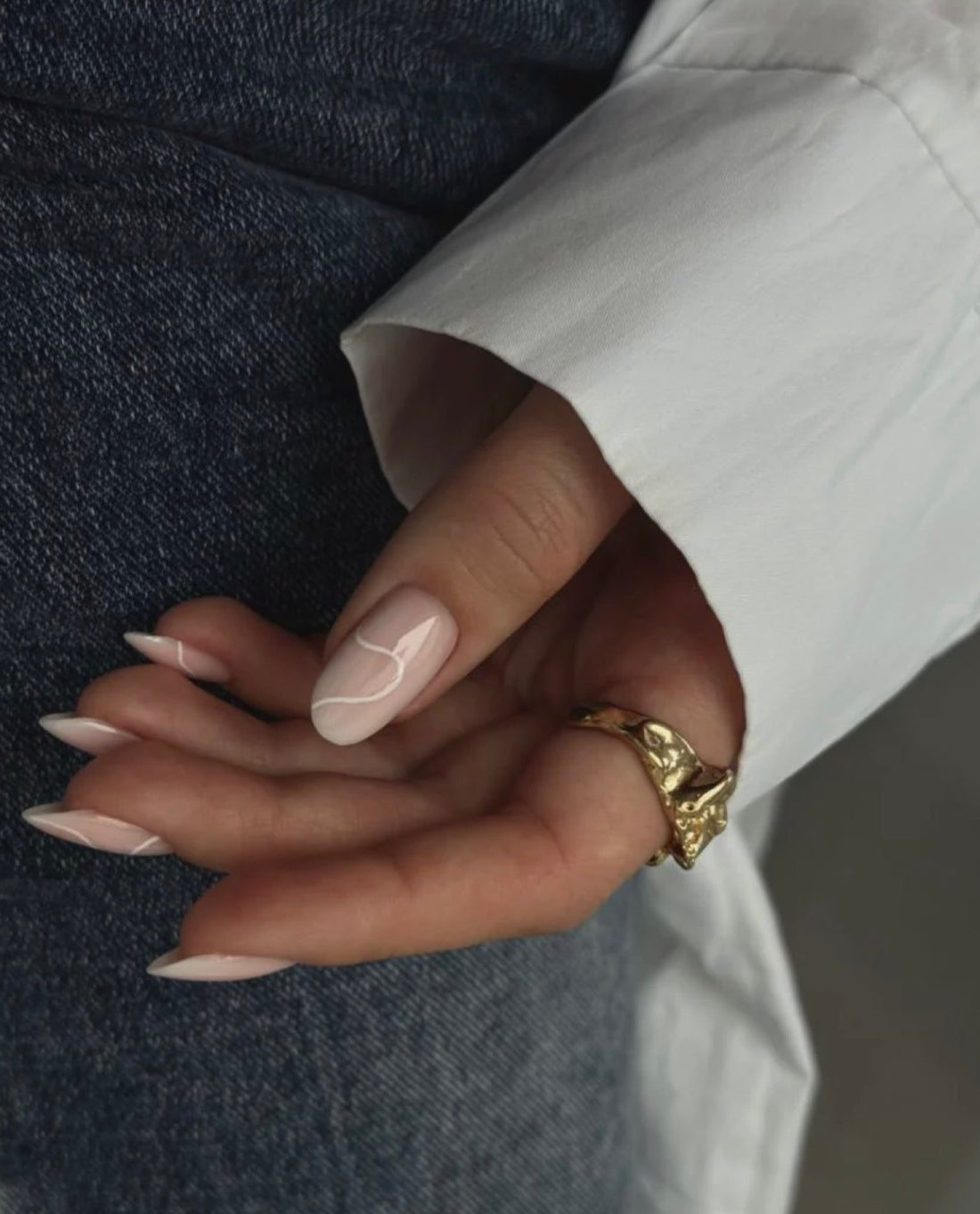 15 Minimalist Almond Nail Ideas 2026