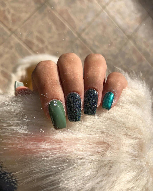 15 Bold Glitter Sparkle Nail Ideas