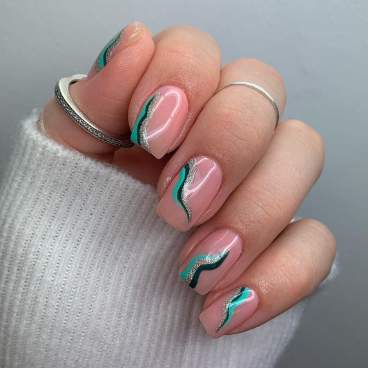 15 Bold Short Nail Ideas