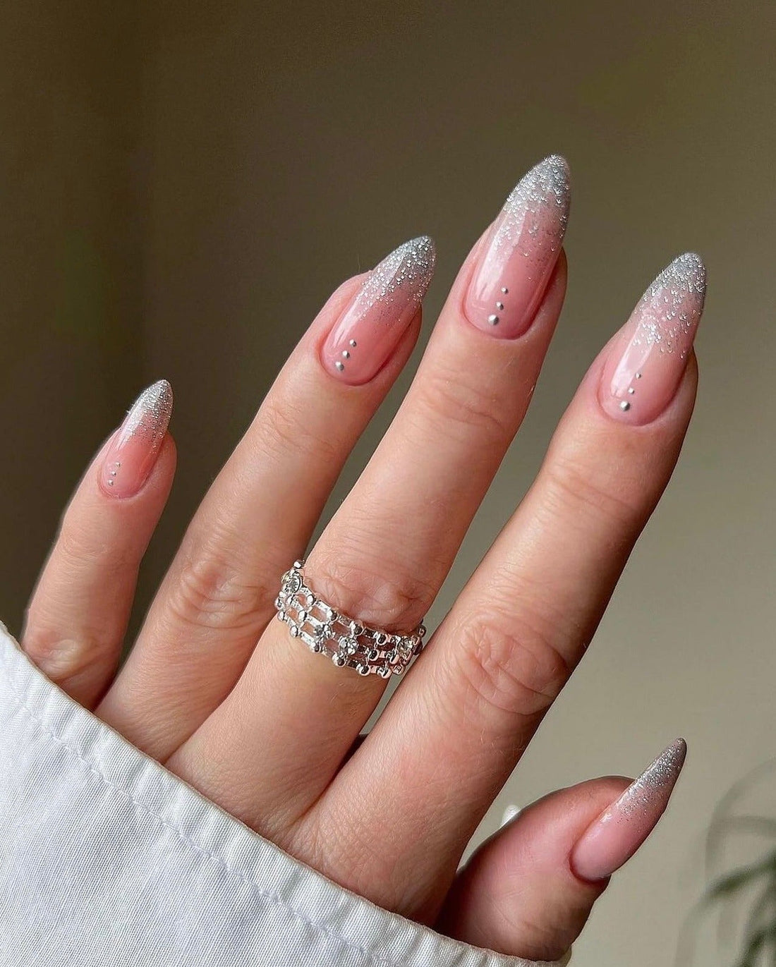 16 Sleek Nail Gem Ideas