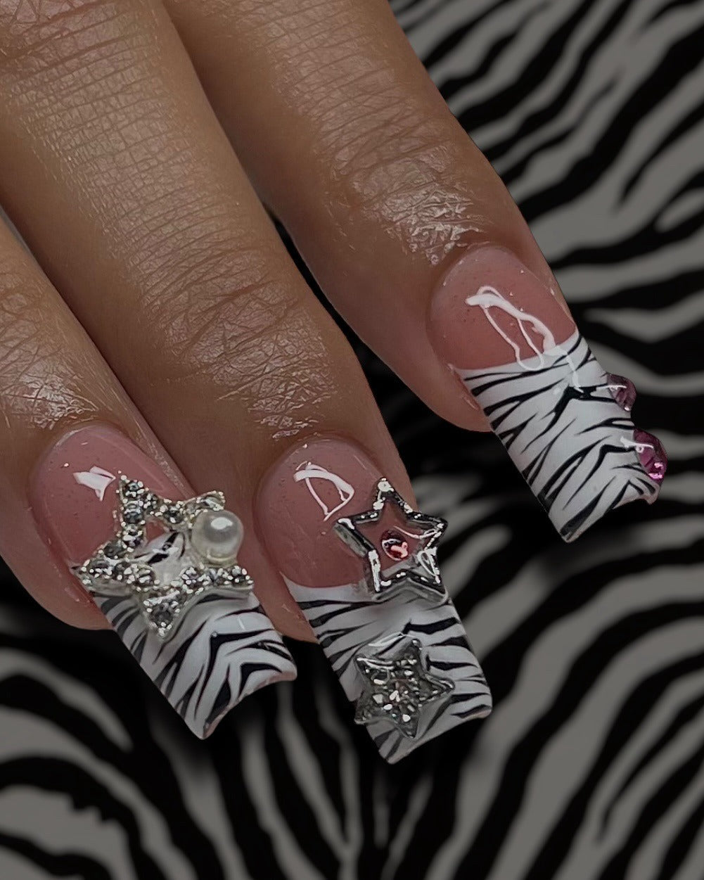15 Zebra Nail Ideas You’ll See Everywhere 2026