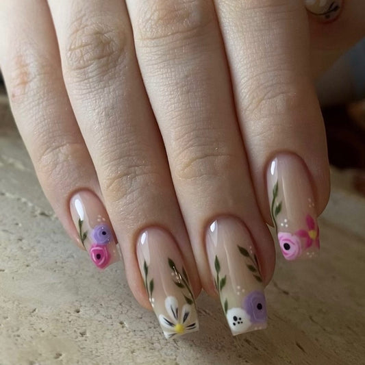 15 Simple Flower Nail Ideas for a Clean, Cute Look