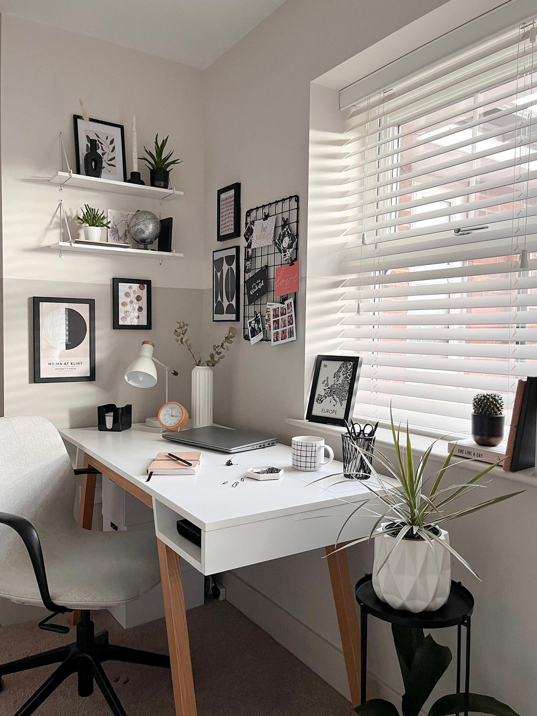 15 Cozy Office Ideas for Small Space That Spark Creativity ✍️