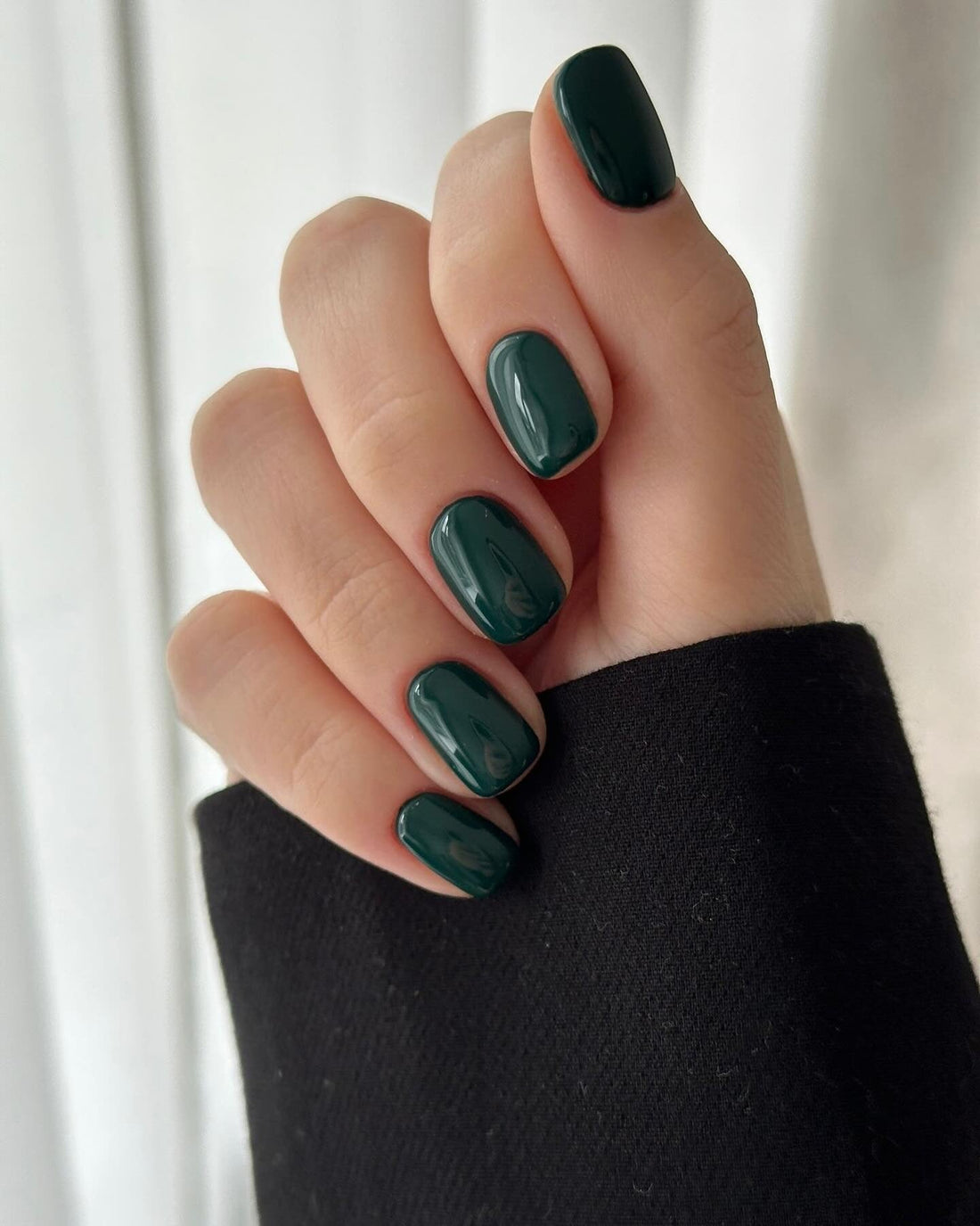 15 Emerald Green Nail Ideas That Elevate Any Look