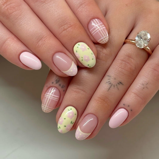 15 Fresh January Nail Ideas for 2025