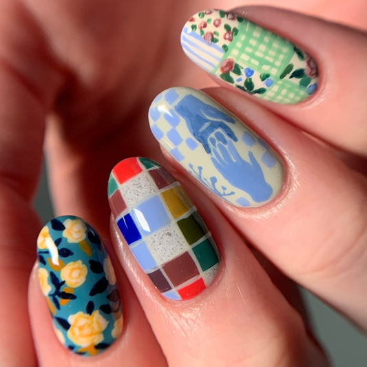 15 Creative Football Nail Ideas for Fans