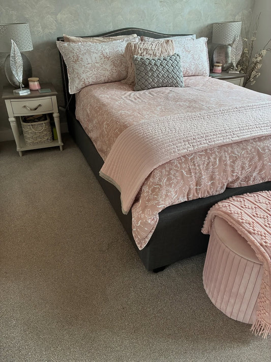 15 Trendy Pink, Black and White Bedroom Ideas