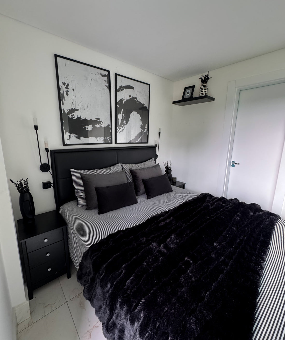 15 Stylish Black, White and Gray Bedrooms for 2026