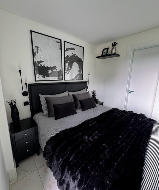 15 Stylish Black, White and Gray Bedrooms for 2026