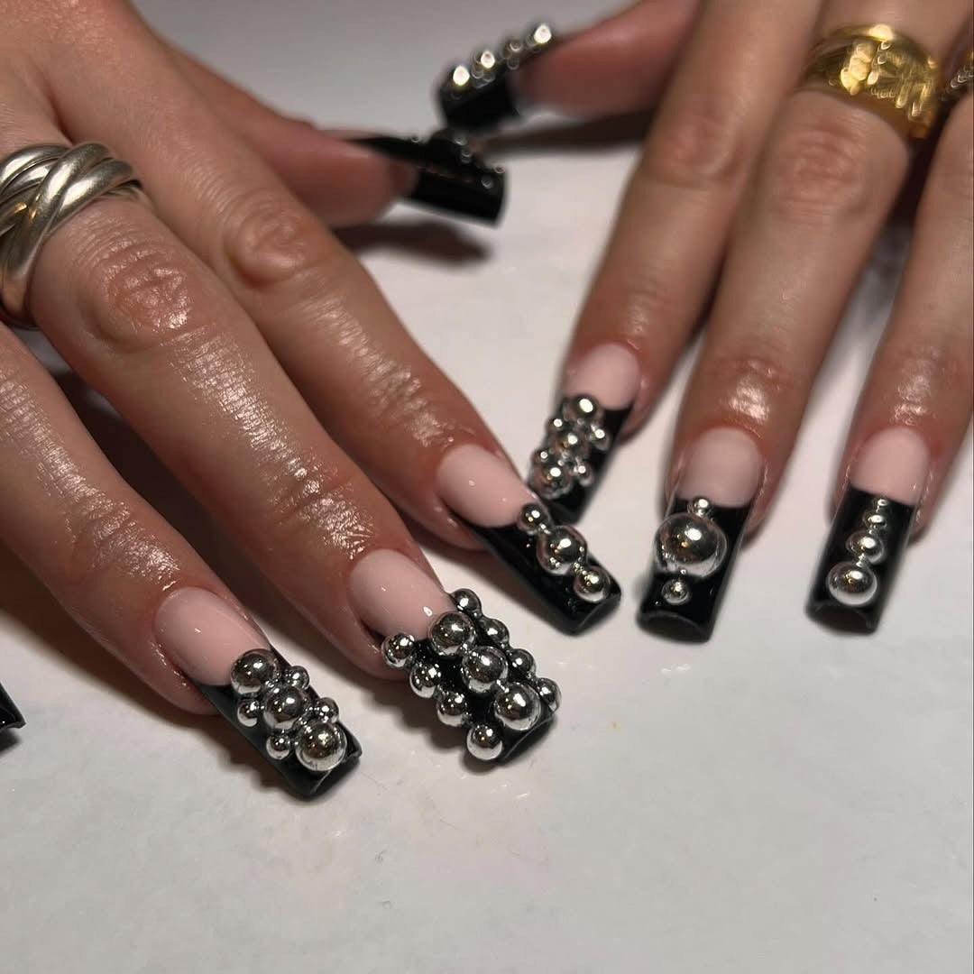 15 Modern Black Coffin Nail Ideas with Attitude