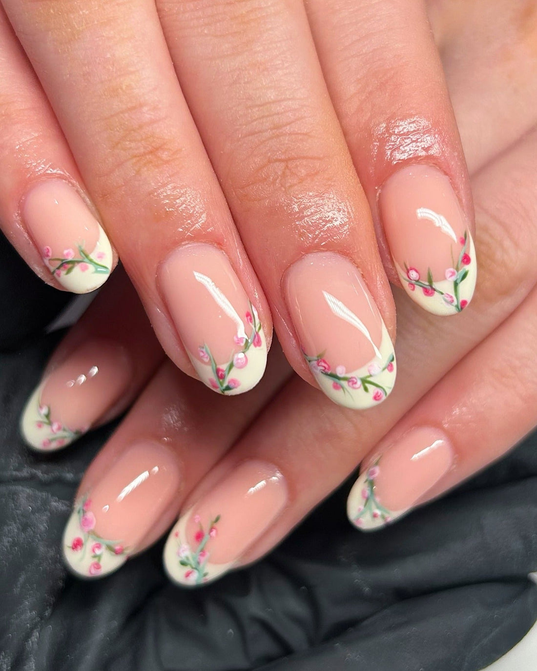 15 Easy Flower Nail Ideas • Must-See Trendy Looks