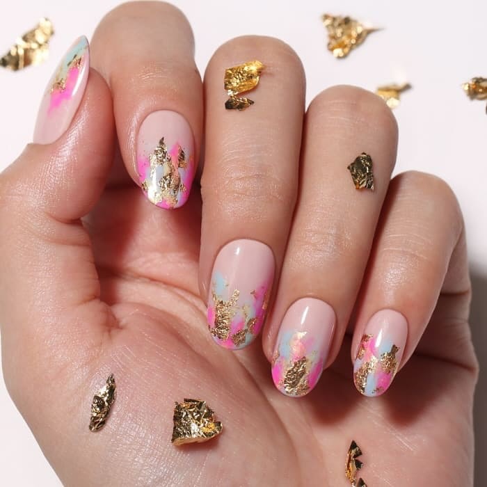 15 Elegant Foil Nail Ideas for a Luxe Manicure