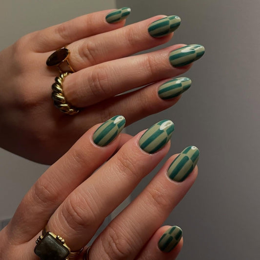 15 Must-Try Forest Green Nail Ideas 2026