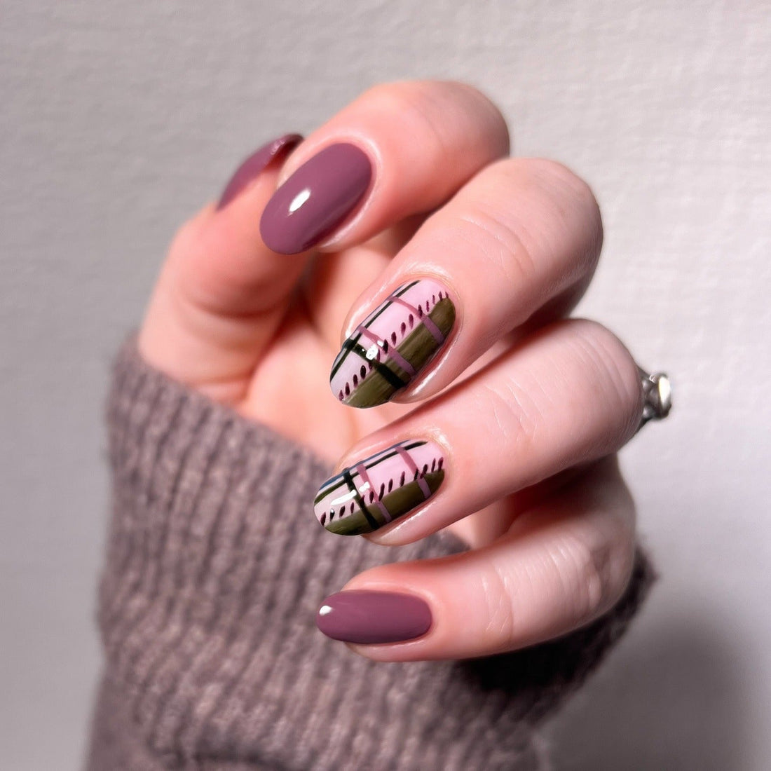 15 Fresh Thanksgiving Nail Ideas 2026