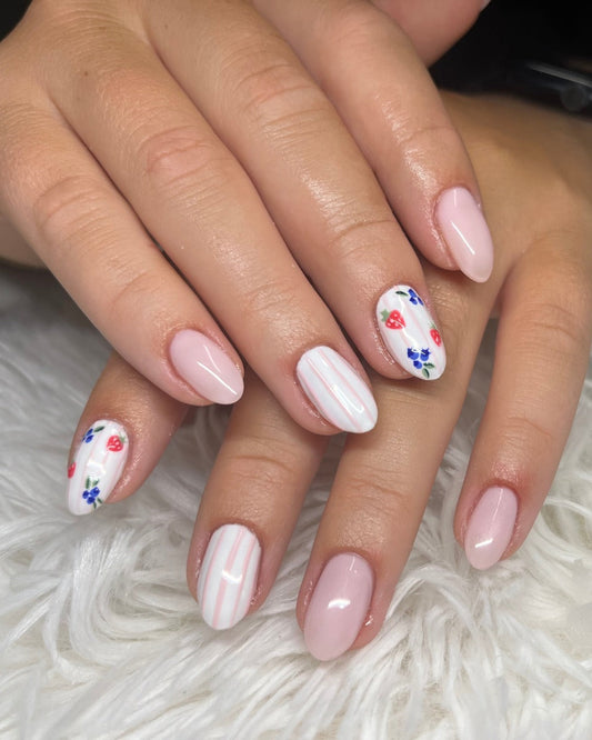 15 Must-Try Christmas Nail Ideas 2026