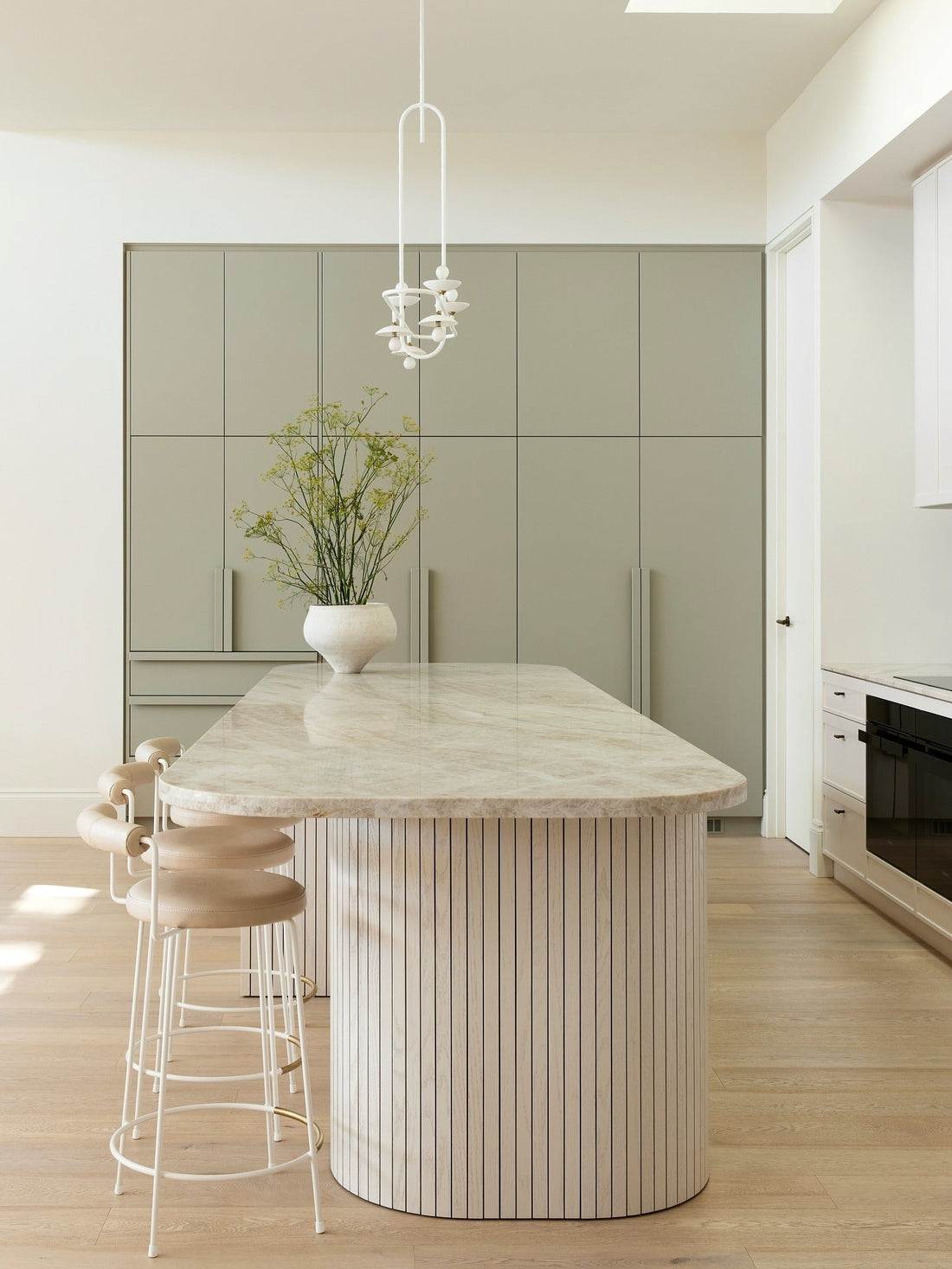 15 Vanilla Color Kitchen Ideas for Modern Homes in 2026