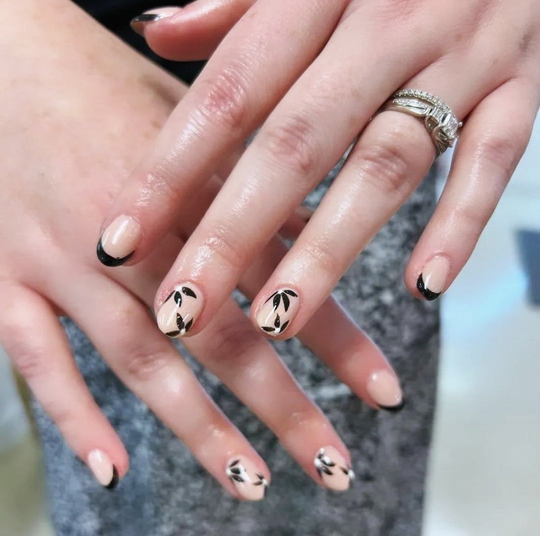 15 Trending Elegant Black and White Nail Ideas