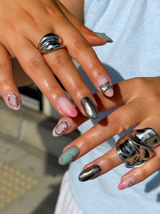 15 Trendy Silver Chrome Nail Ideas for 2025 Shine Lovers
