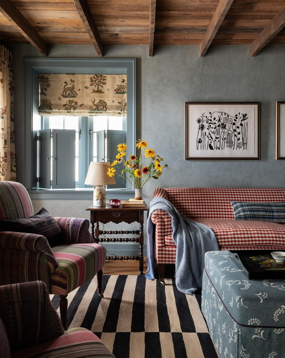 15 Old House Living Room Ideas with Warmth