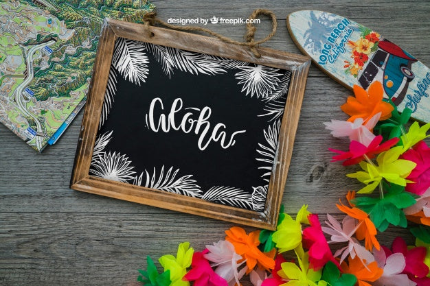 Free Aloha Decoration With Slate And Surfboard Psd