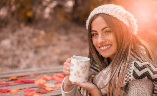 Free Autumn Concept With Woman Holding Mug Psd