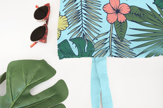 Free Bag Mockup With Tropical Flowers Concept Psd