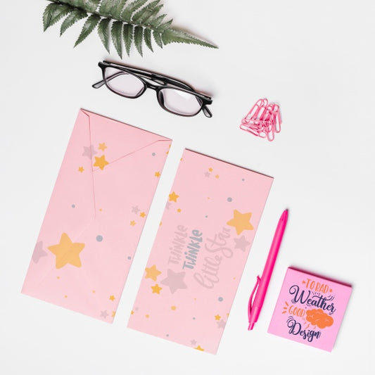 Free Beautiful Envelope Mockup With Floral Decoration Psd