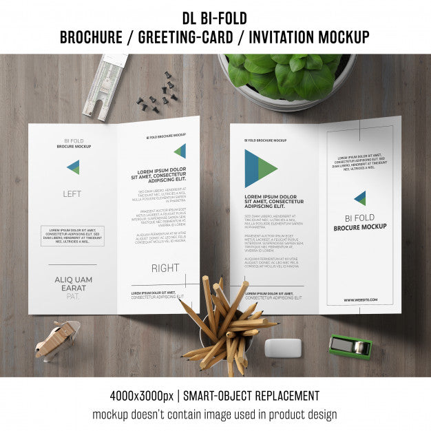 Free Bi-Fold Brochure Or Invitation Mockup With Still Life Concept Psd