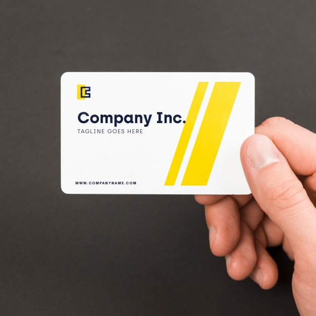 Free Businessman With Business Card Mockup Psd