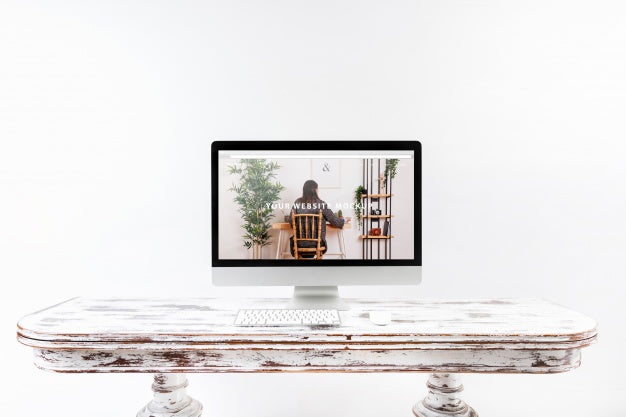 Free Computer Mockup On Wooden Desk Psd