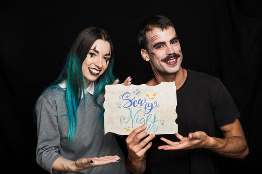 Free Couple Holding Paper With Halloween Lettering Psd