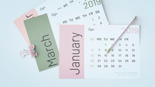 Free Decorative Flat Lay Calendar Mockup Psd