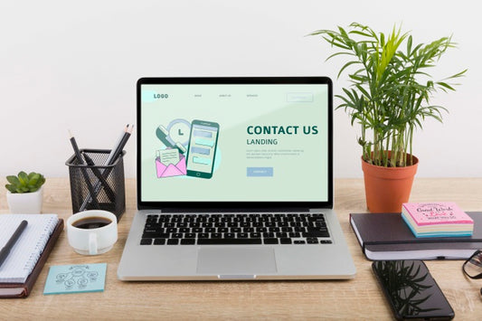 Free Digital Marketing Mockup With Laptop Psd
