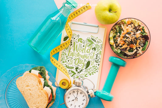 Free Fitness Mockup With Clipboard And Salad Psd